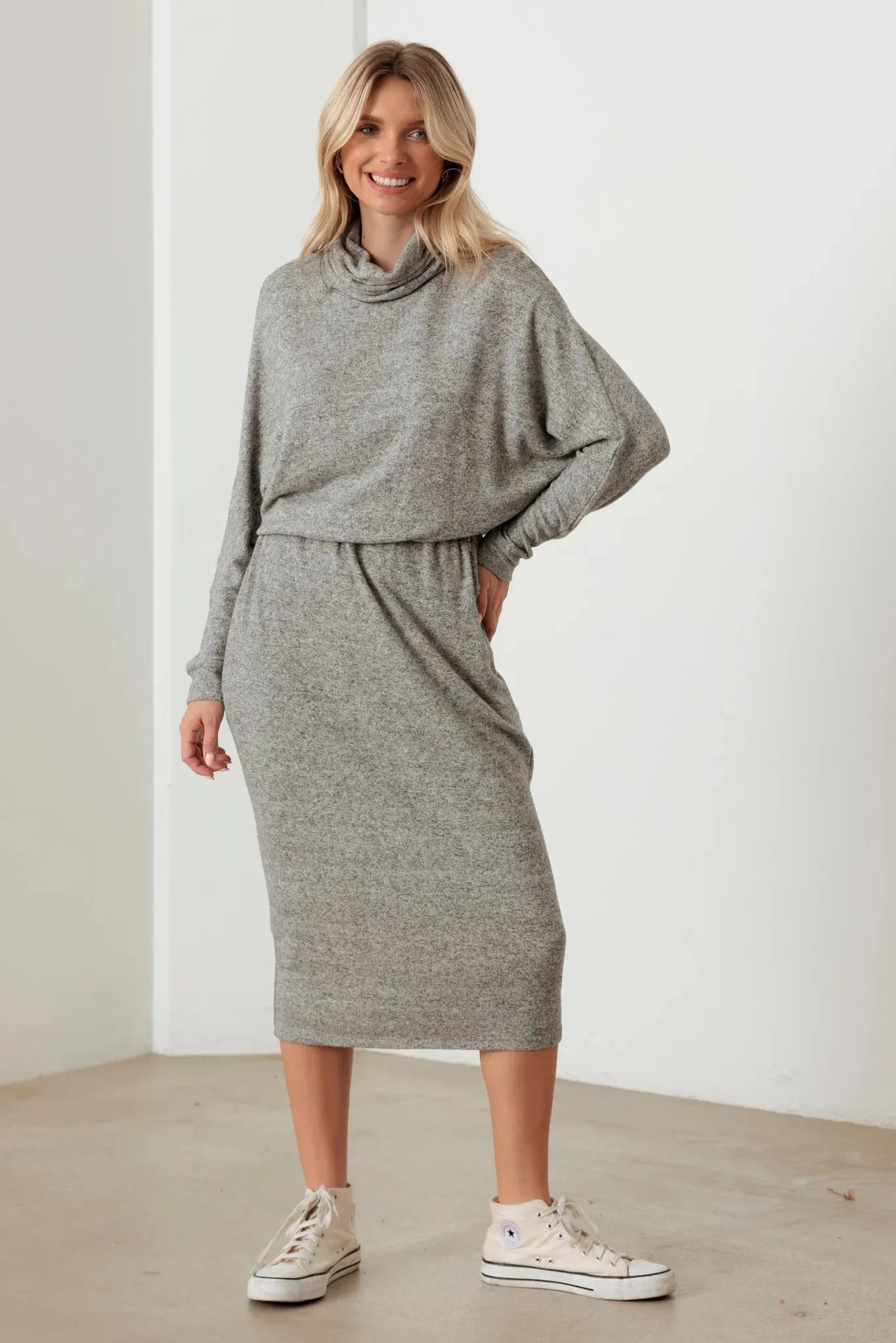 Turtle Neck Elastic Waist Long Sleeve Midi Dress Turtle Neck Elastic Waist Long Sleeve Midi Dress
