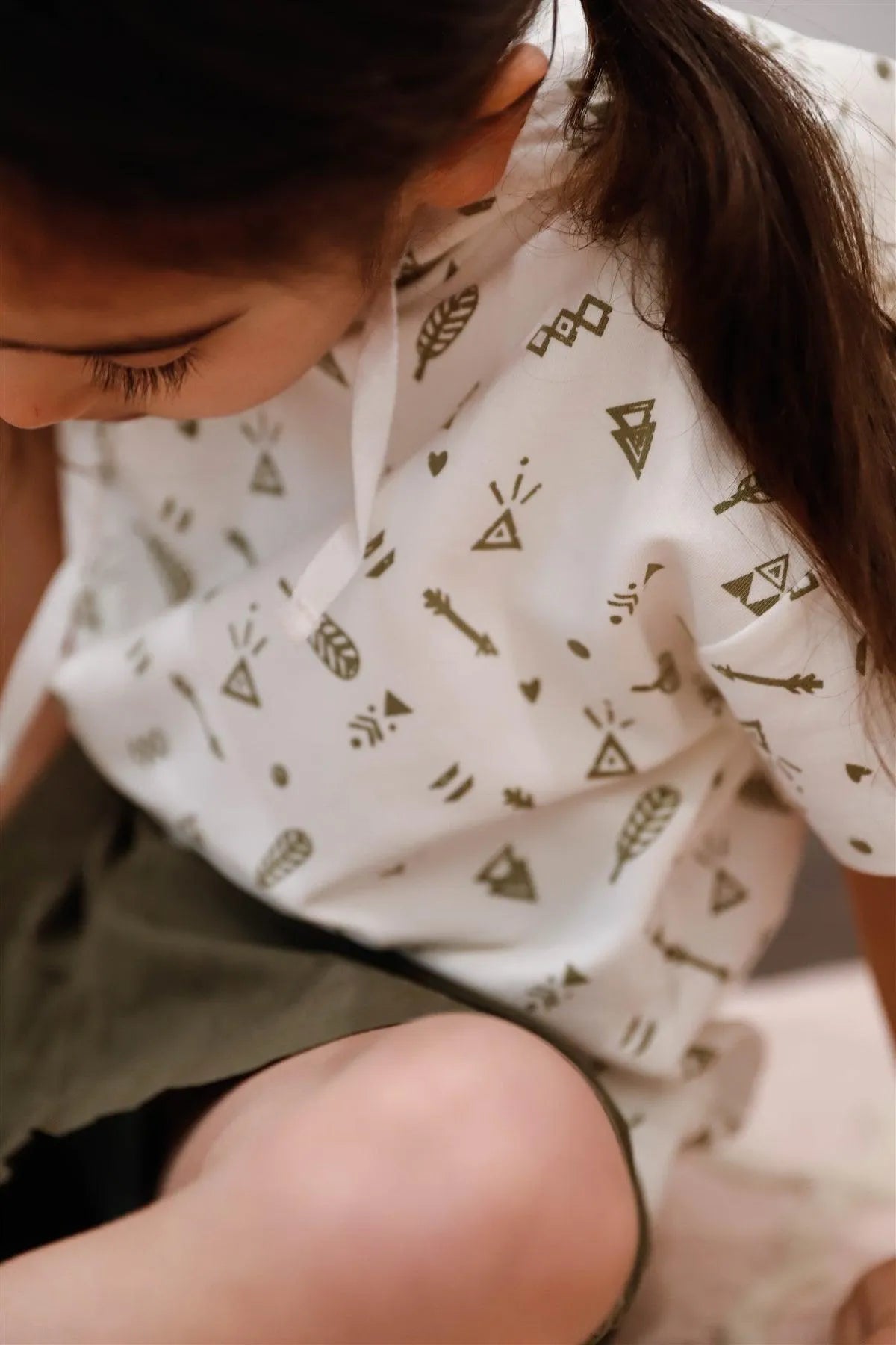 Toddler Girls Off-White Arrow & Feather Print Short Sleeve Hooded Top /1-2-2-1 - Tasha Apparel Wholesale