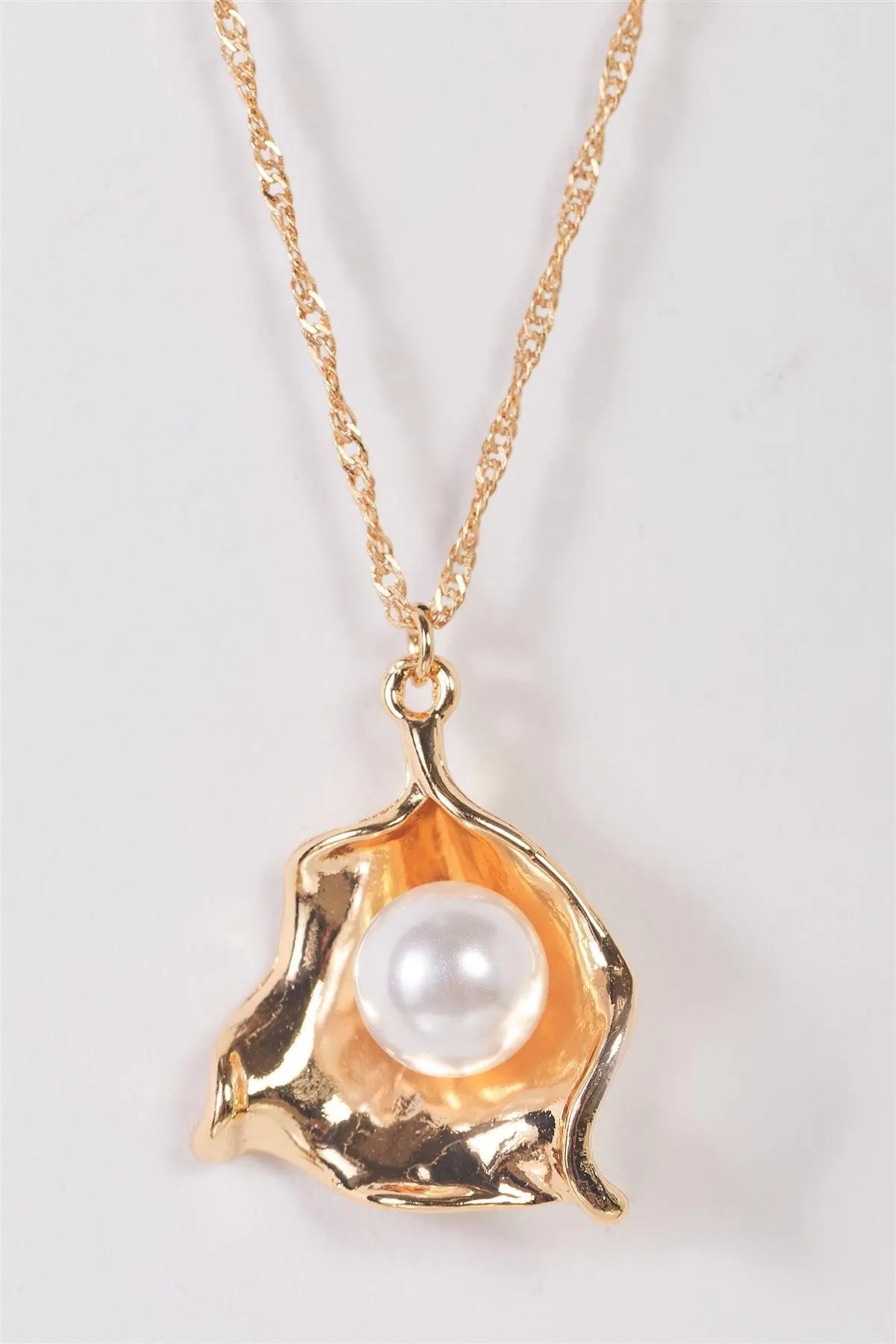Gold Chain Shell Pendant White Pearl Necklace - Tasha Apparel Wholesale