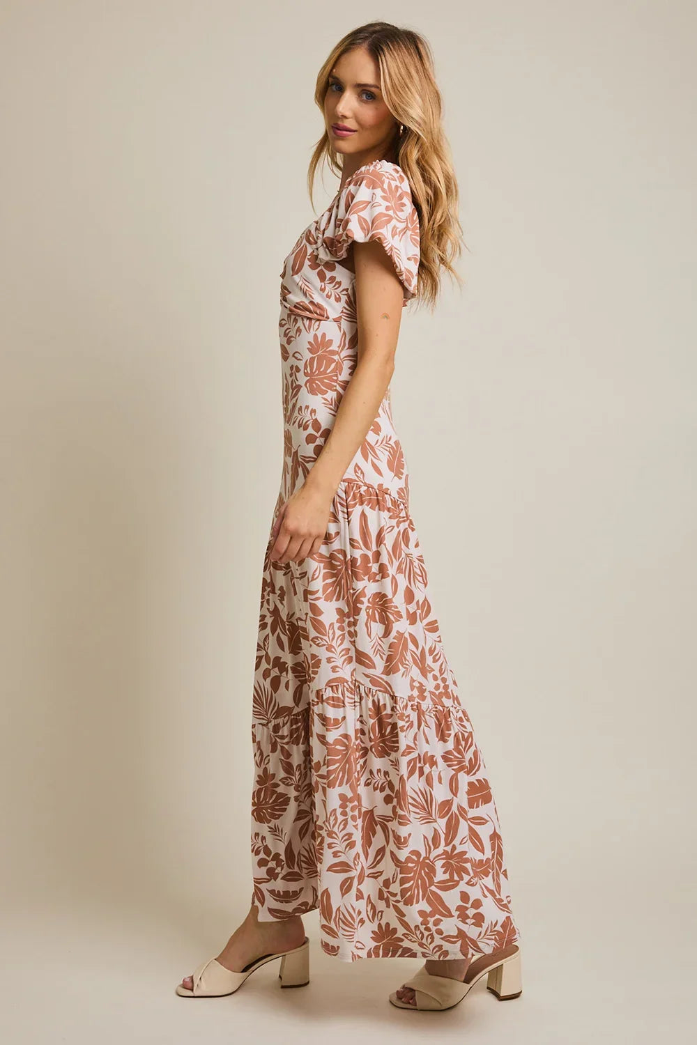 Plus Size Cream Brown Tropical Leaf Print Sweetheart Neck Short Sleeve Maxi Dress