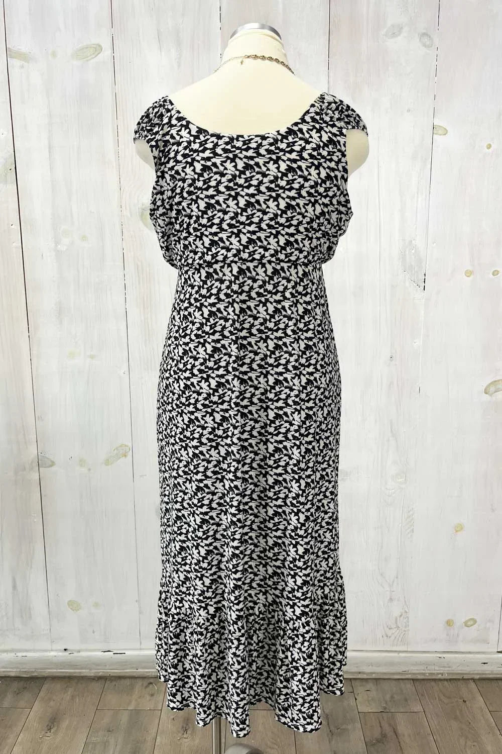 Plus Size Black White Abstract Print Off Shoulder Ruffle Sleeve Maxi Dress