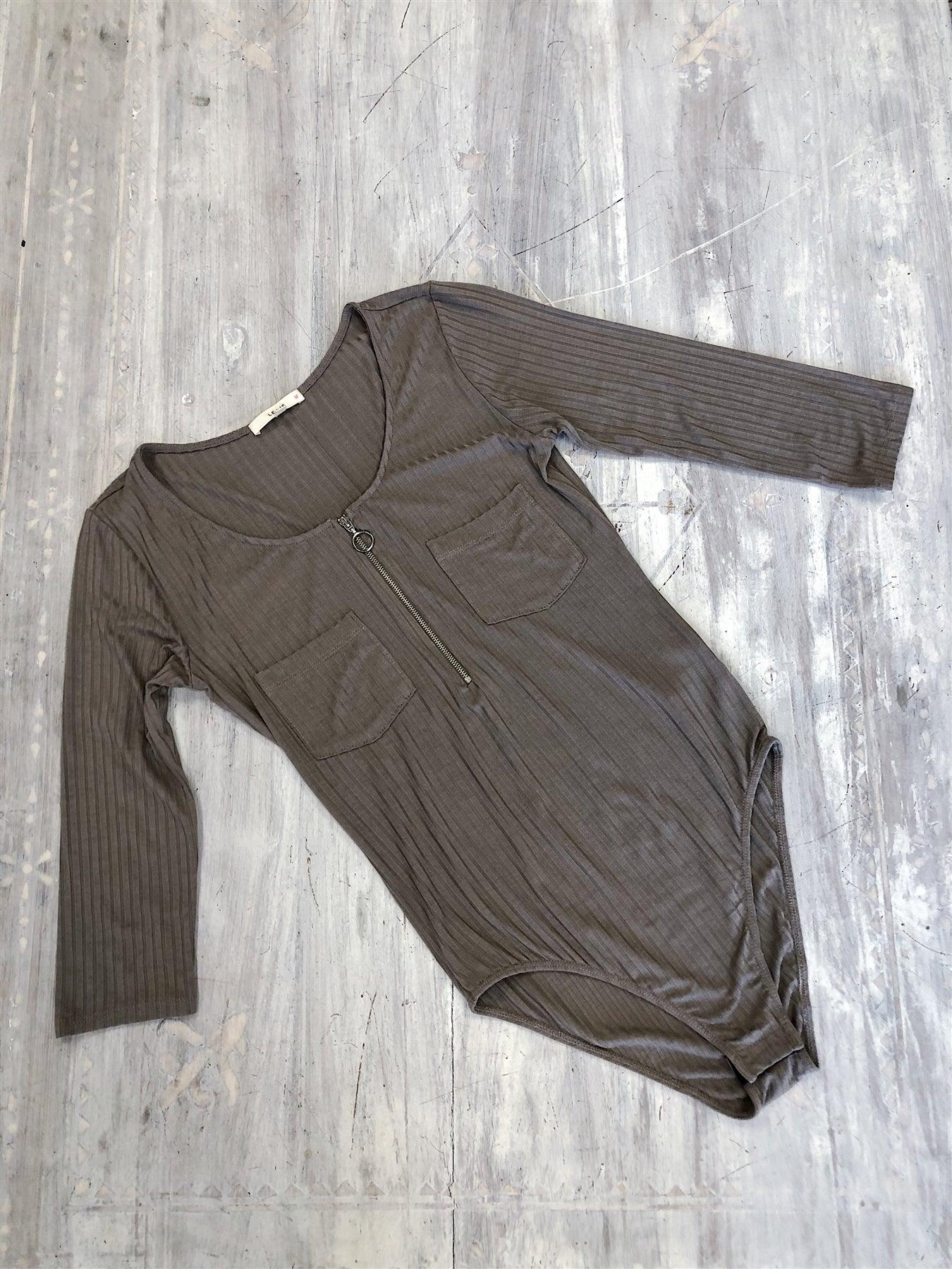 Dark Cocoa Ribbed Front Zipper Pocket 3/4 Sleeve Bodysuit /2-2-2