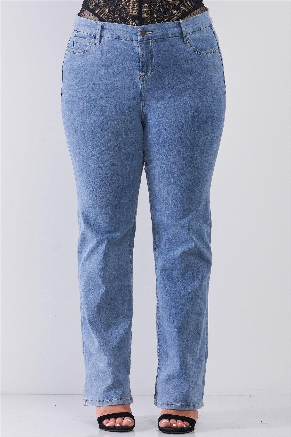Junior Plus Mid-Wash Blue Denim Low-Rise Wide-Leg Upsized Basic Dad Jeans
