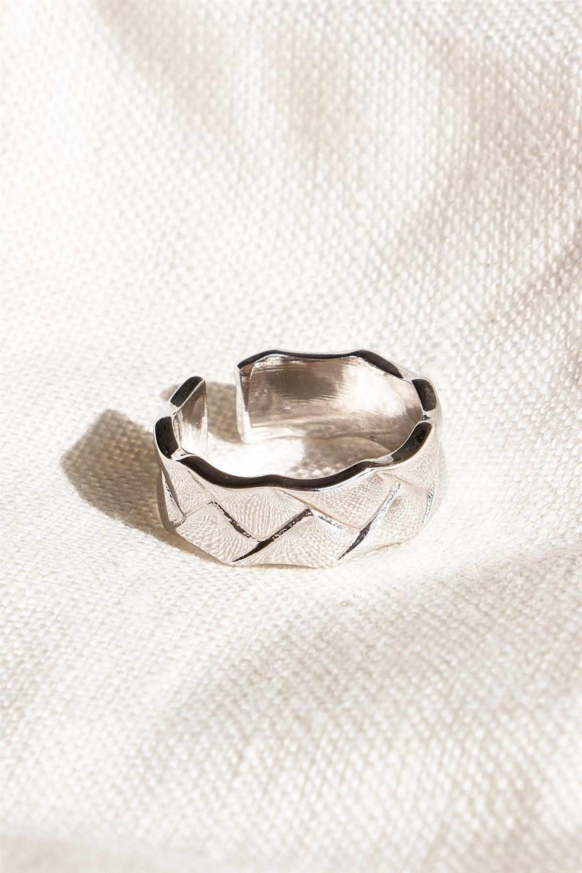 Silver Metallic Textured Ring /4 Pieces